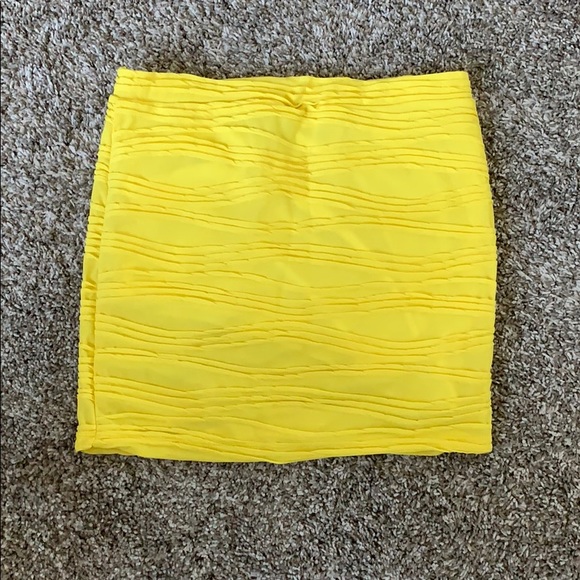 Windsor yellow mini skirt - Picture 1 of 3